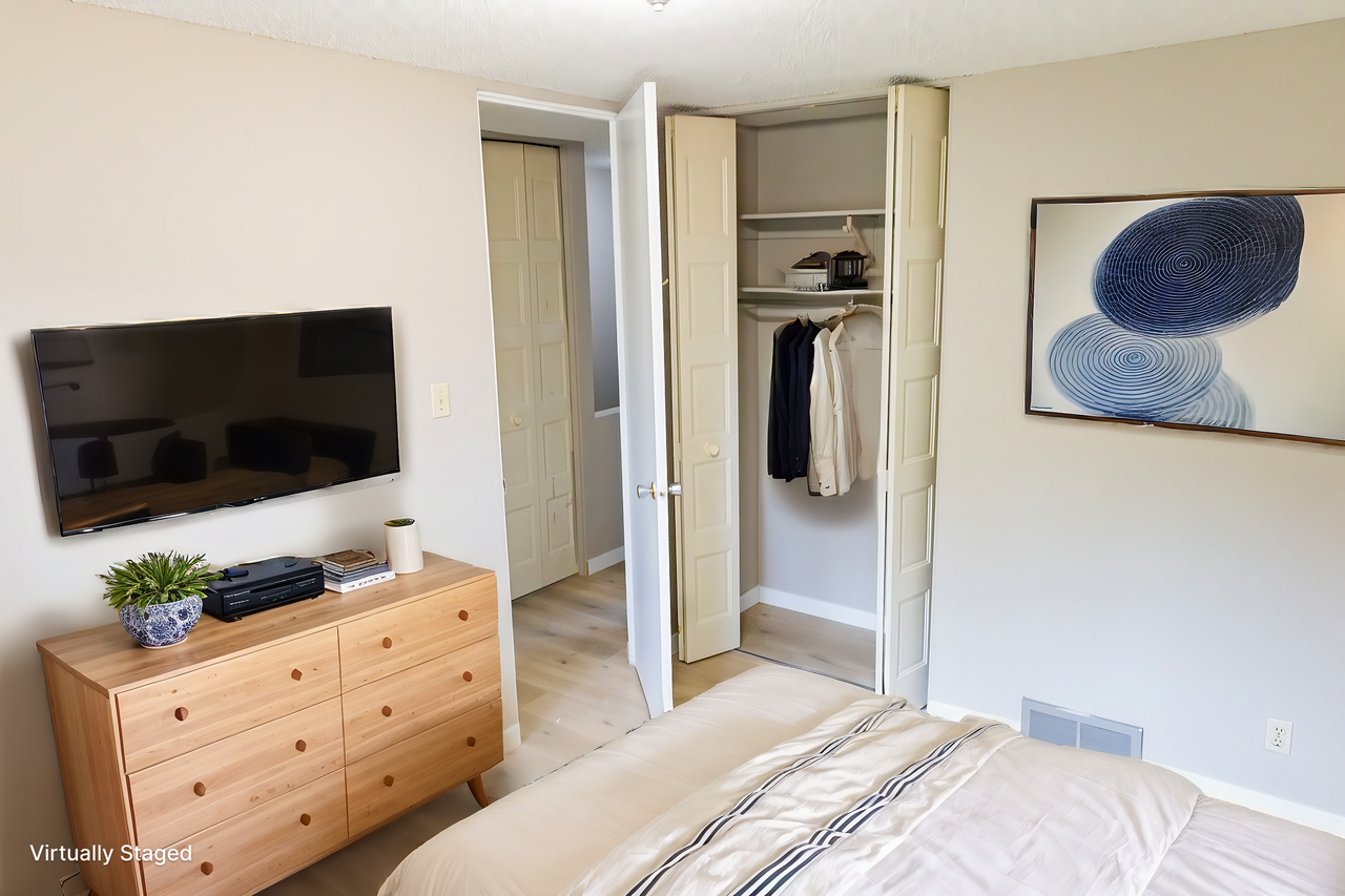 University Townhomes - Photo 5 of 17