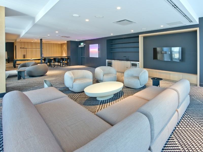 1 Square Phillips - Photo 2 of 33