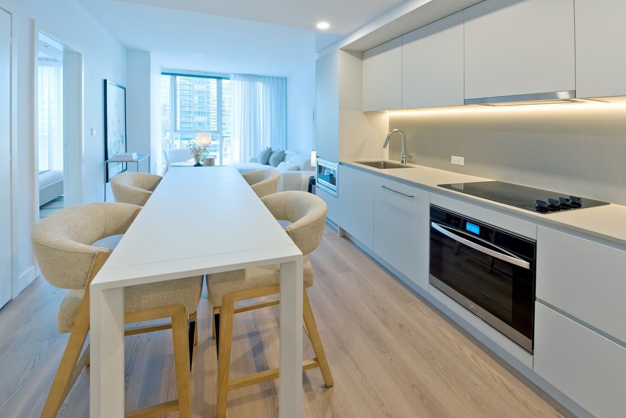 1205 Place Phillips — photo 2