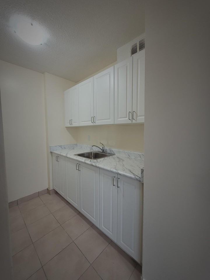 Rebecca Towers - Photo 5 of 10