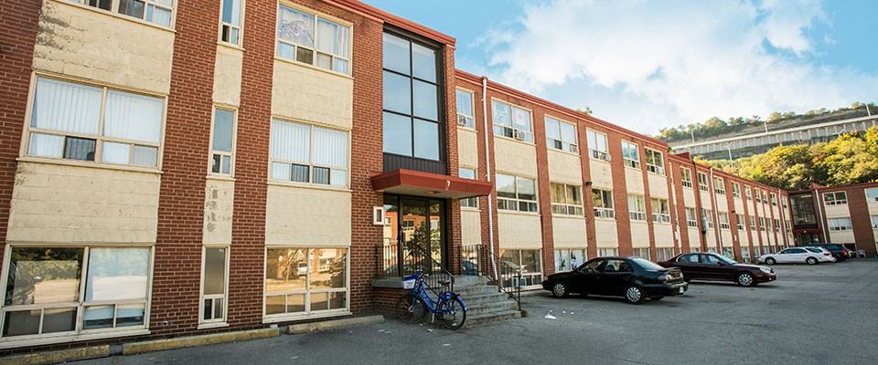 195 Wellington Street South - Photo 2 of 14