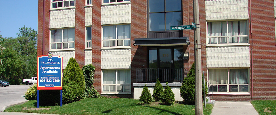 195 Wellington Street South - Photo 3 of 14