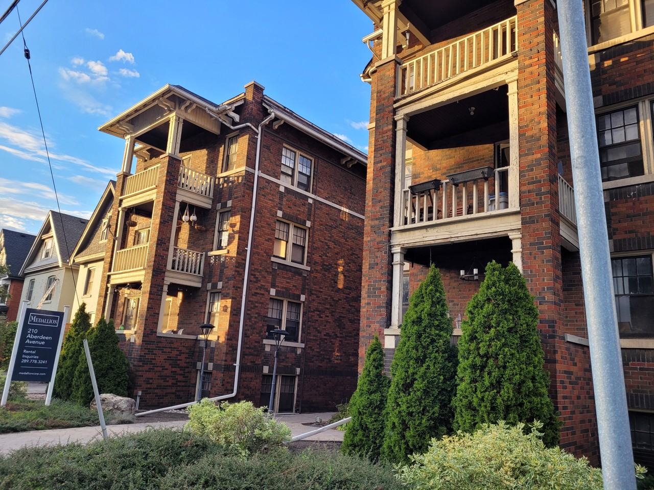 210 Aberdeen - Photo 3 of 3