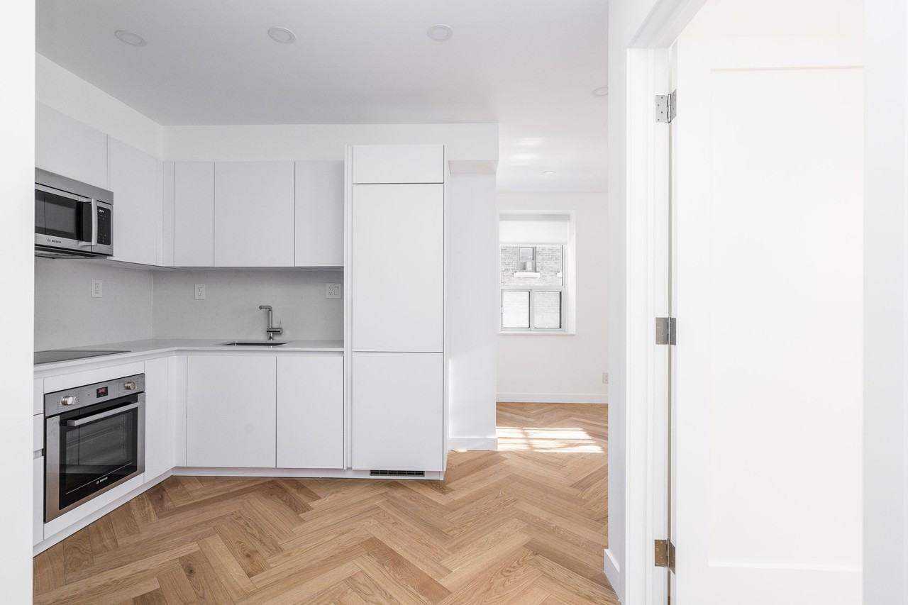 110 Wellesley Street East - Photo 4 of 19