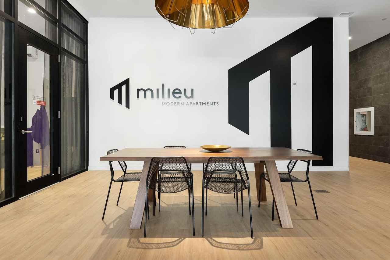 Milieu - Photo 2 of 19