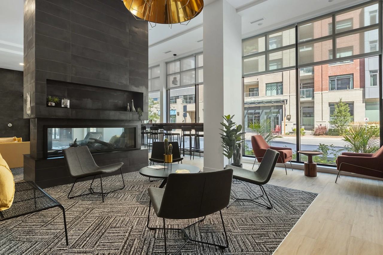 Milieu - Photo 3 of 19