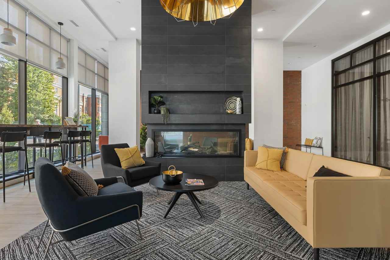 Milieu - Photo 4 of 19