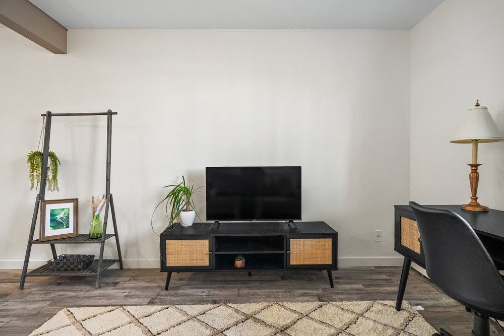 1535 12 Ave Sw - Photo 5 of 34