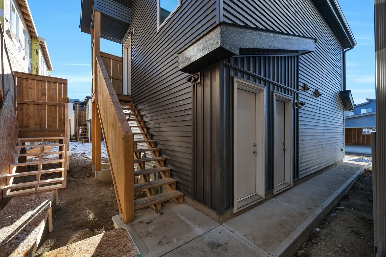 7470 Klapstein Cres Sw - Photo 3 of 19