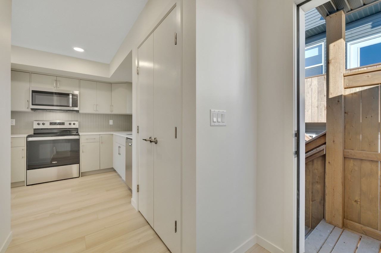 7470 Klapstein Cres Sw - Photo 4 of 19