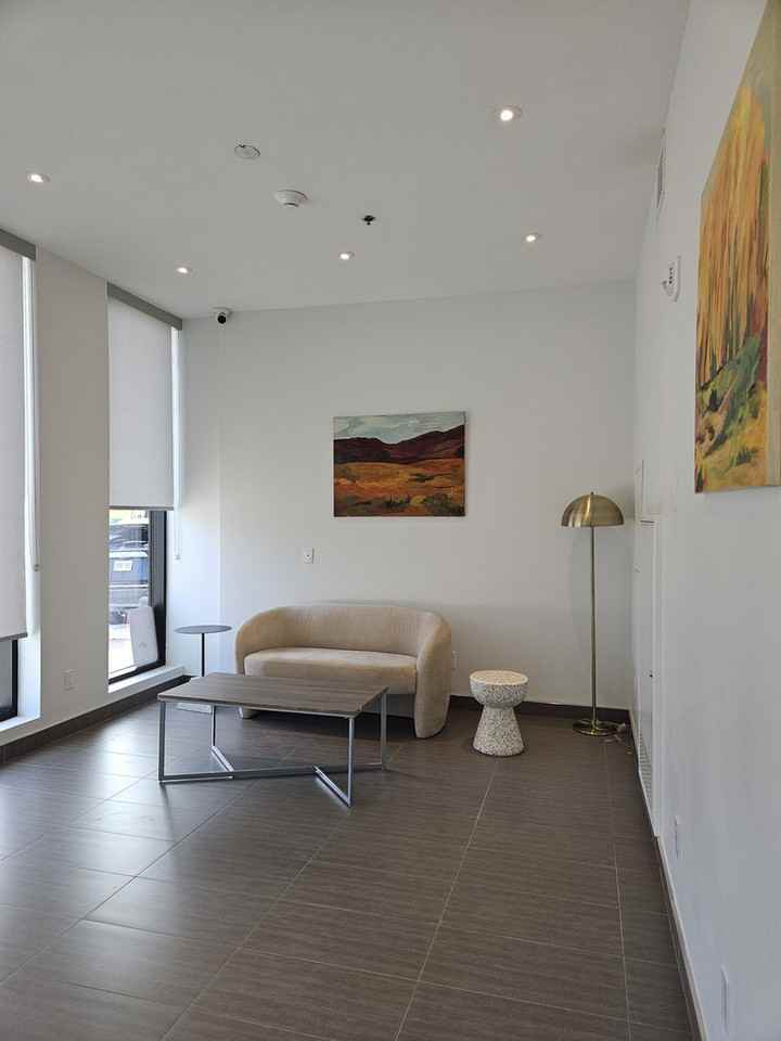 444 Bronson Ave - Photo 3 of 18