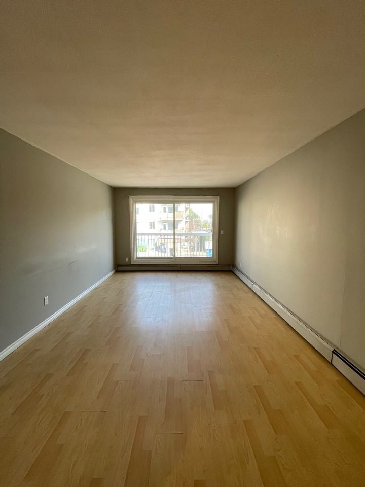 9904 90 Ave Nw - Photo 7 of 50