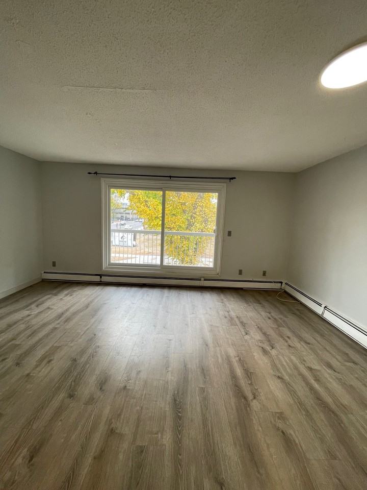 9904 90 Avenue Northwest - Photo 2 of 38