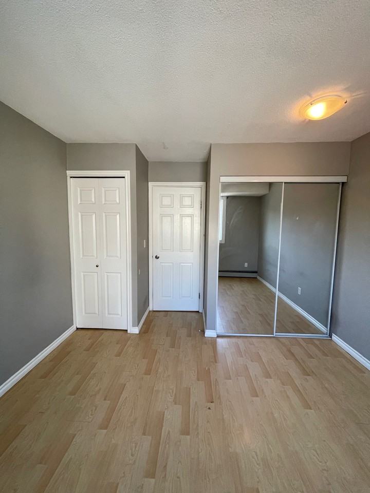 9904 90 Avenue Northwest - Photo 3 of 38