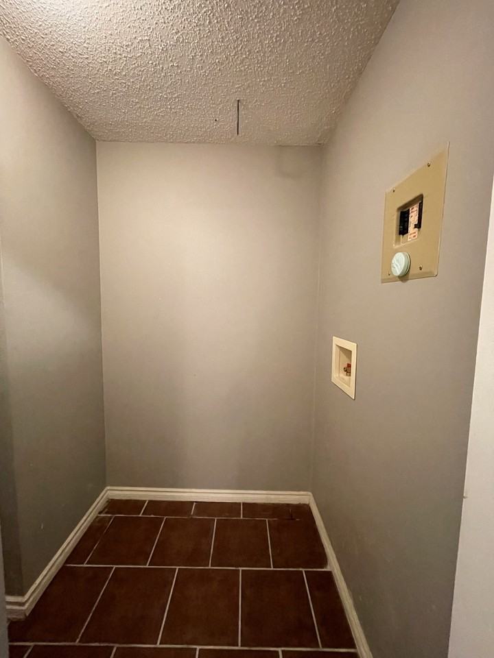 9904 90 Avenue Northwest - Photo 6 of 38