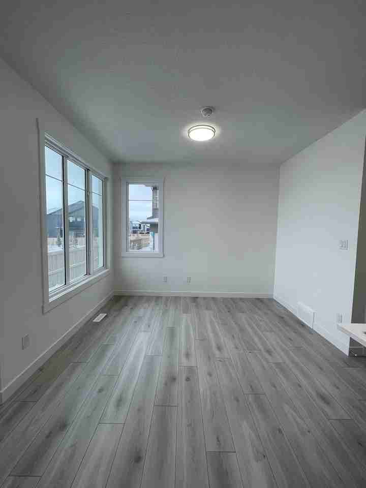 2710 66 Street SW, Edmonton - Photo 3 of 50