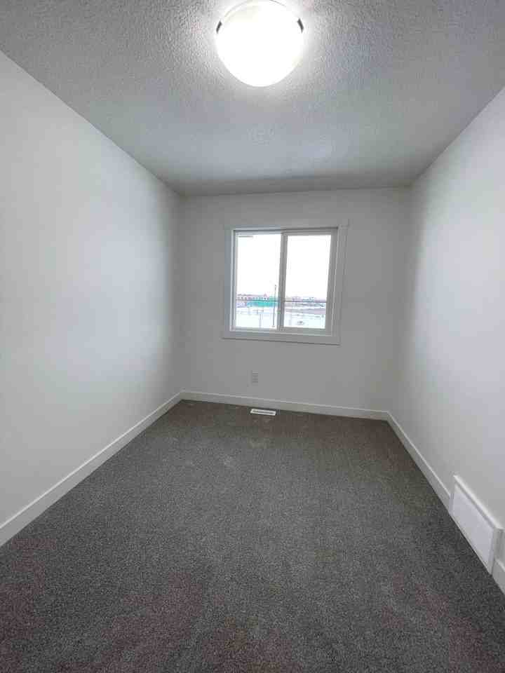 2710 66 St Sw - Photo 4 of 50