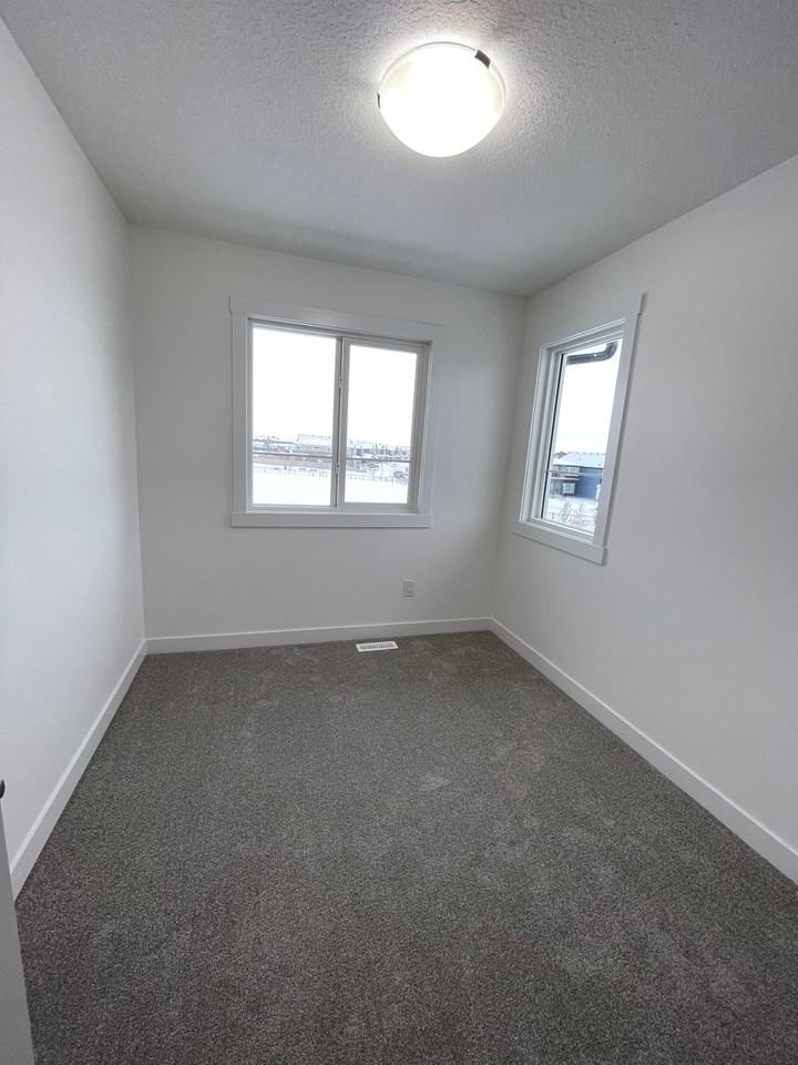 2710 66 St Sw - Photo 6 of 50