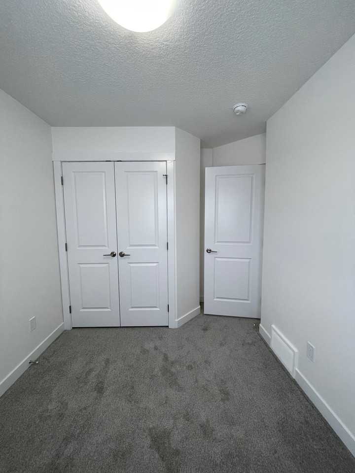 2710 66 St Sw - Photo 7 of 50