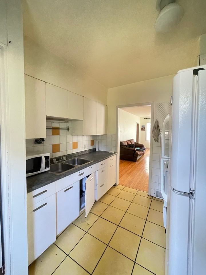 10918 84 Avenue & 10922 84 AVE - Photo 3 of 18