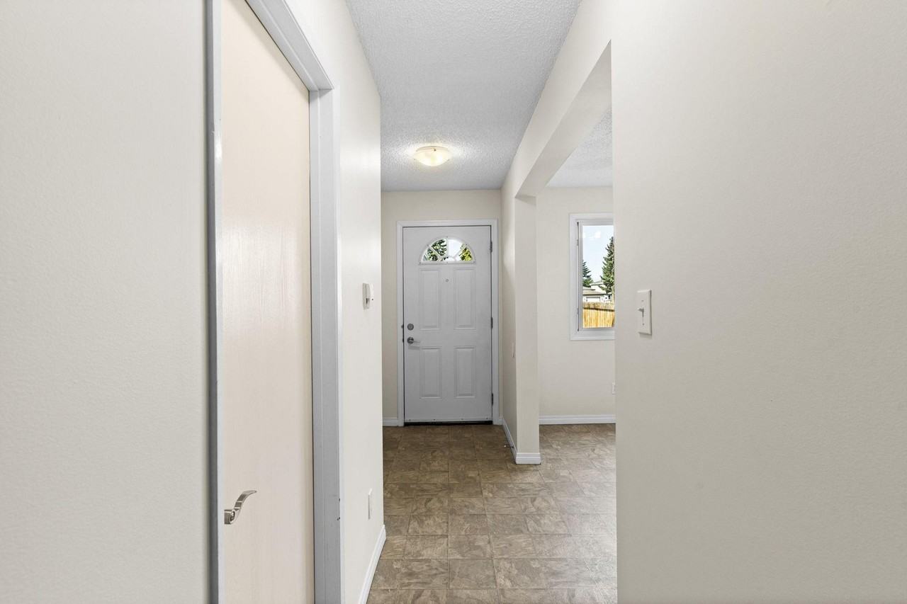 Lymburn Lane 3 Bed Townhomes | Water and Gas are not included | No Dog Allowed | Parking Included - Photo 4 of 28