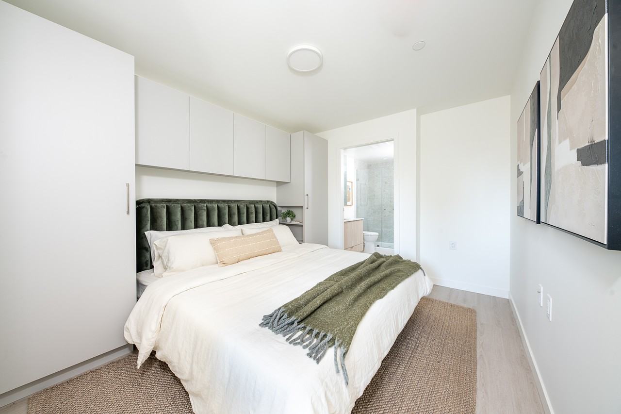 Neighbour on 4th - Photo 6 of 35