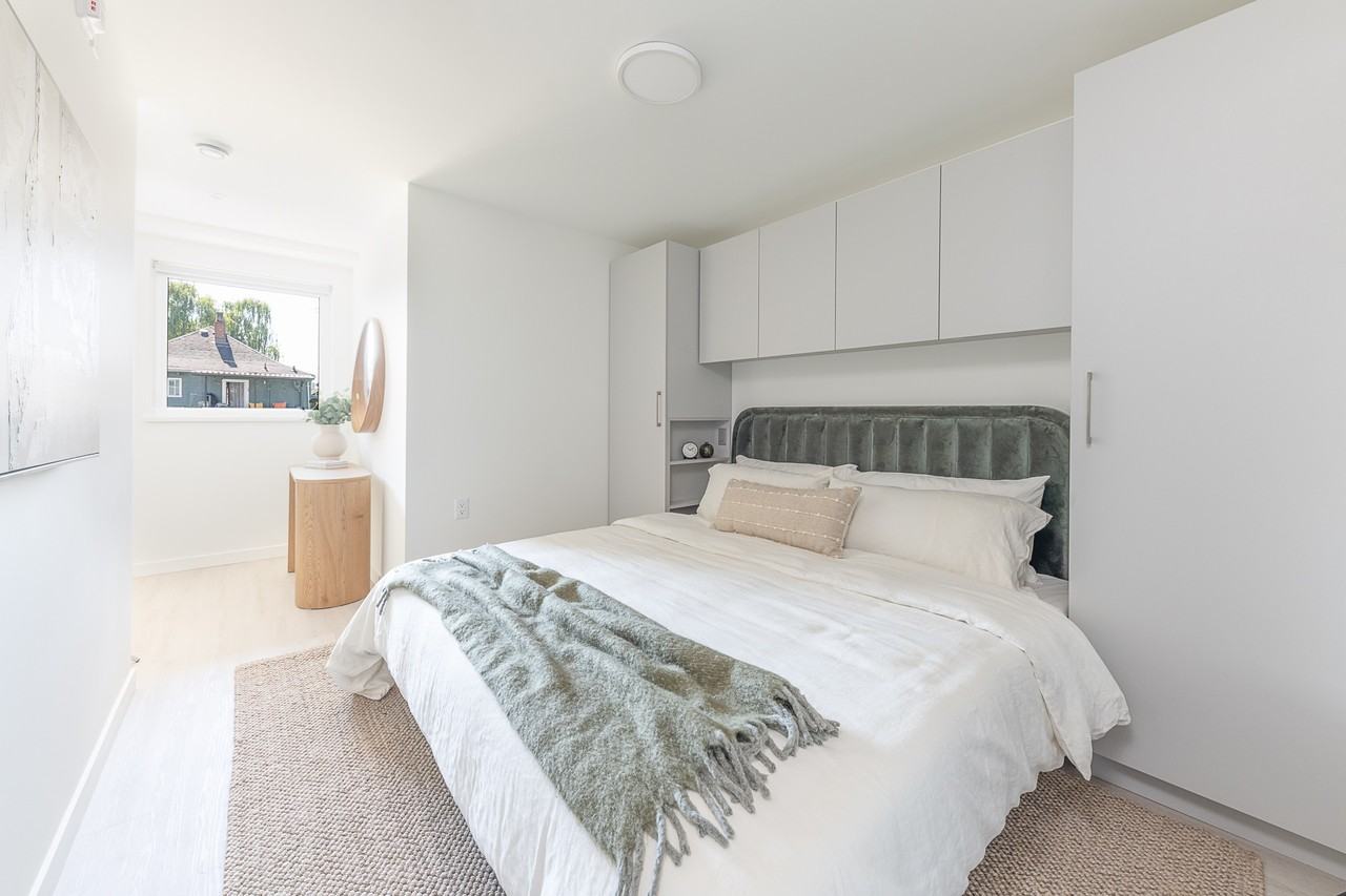 Neighbour on 4th - Photo 7 of 35