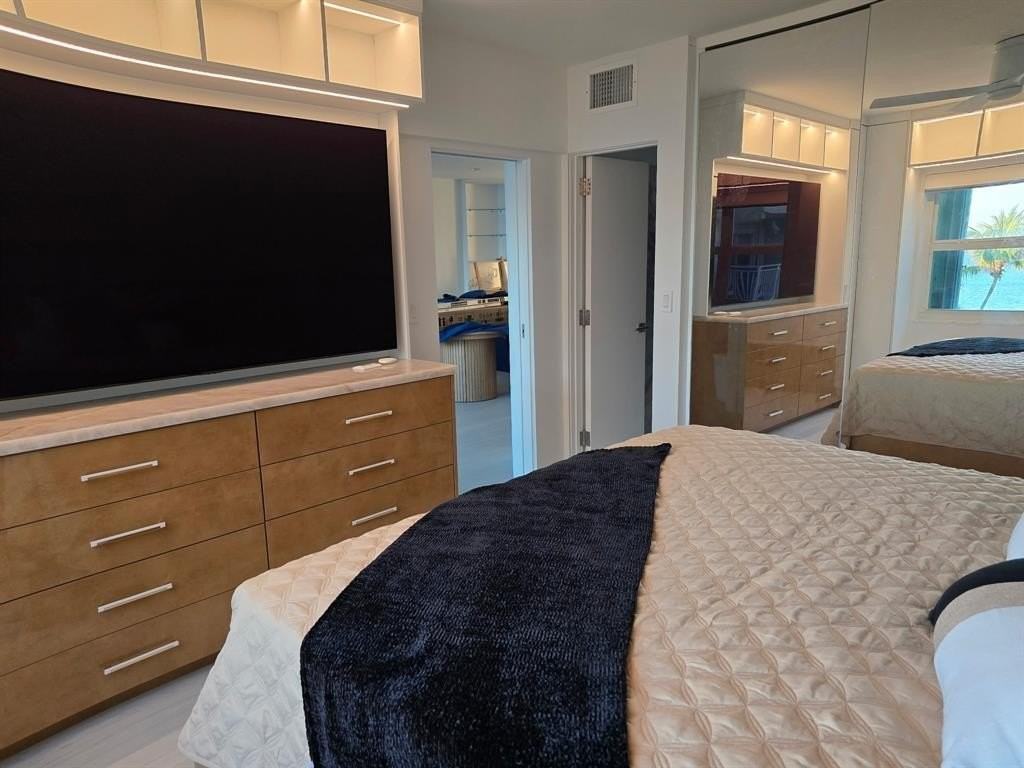 1035 Hillsboro Mile #32 - Photo 2 of 6