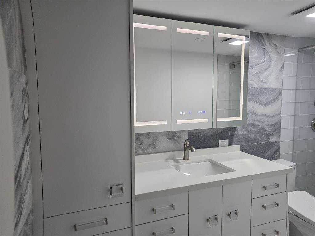 1035 Hillsboro Mile #32 - Photo 4 of 6