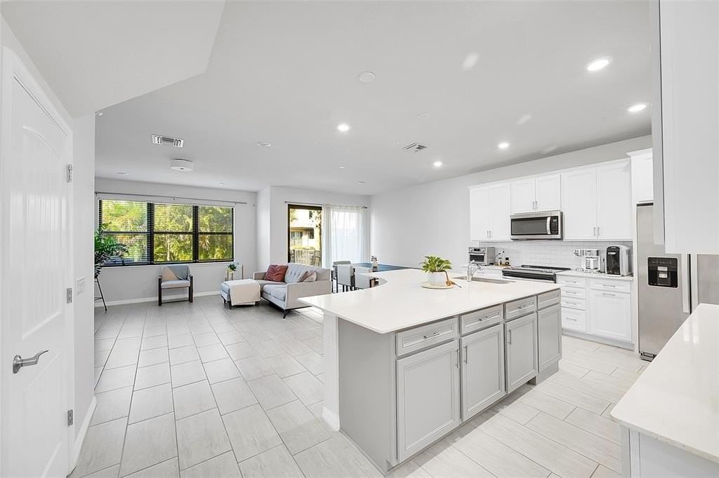 8247 Cinch Way - Photo 3 of 33