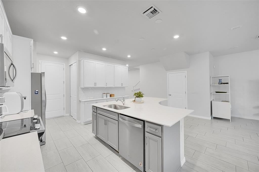 8247 Cinch Way - Photo 5 of 33