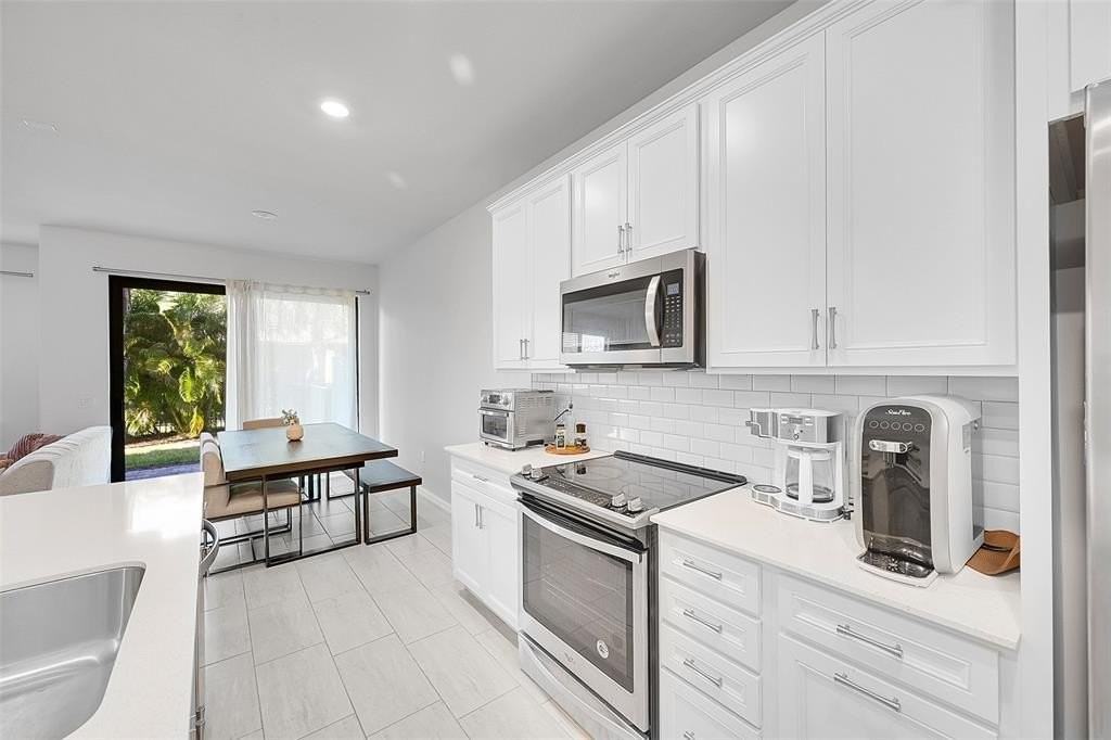 8247 Cinch Way - Photo 7 of 33