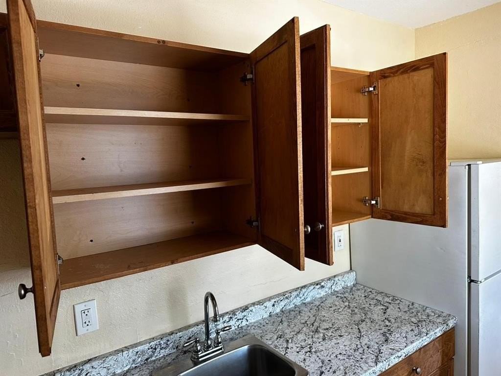 1301 Sharazad Blvd - Photo 4 of 10