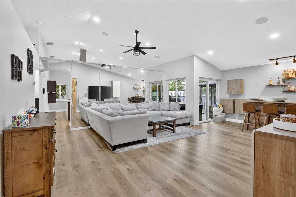 1051 Nw 124th Ter - Photo 3 of 28