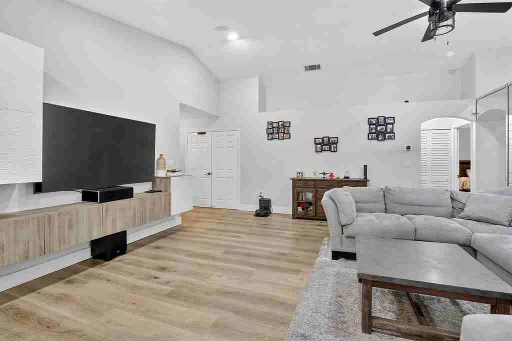 1051 Nw 124th Ter - Photo 6 of 28