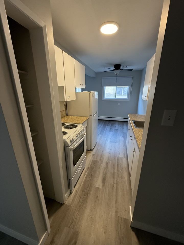 Pinecrest Manor - Photo 3 of 37