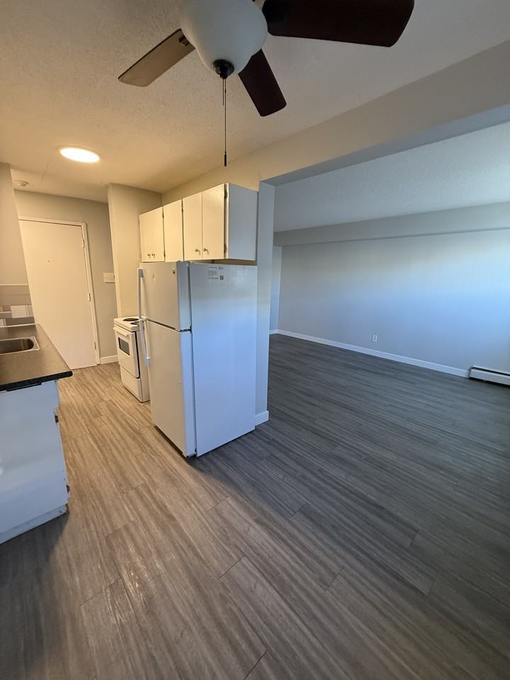 Pinecrest Manor LIMITED TIME: 1 MONTH FREE + FREE EARLY MOVE - Photo 4 of 18
