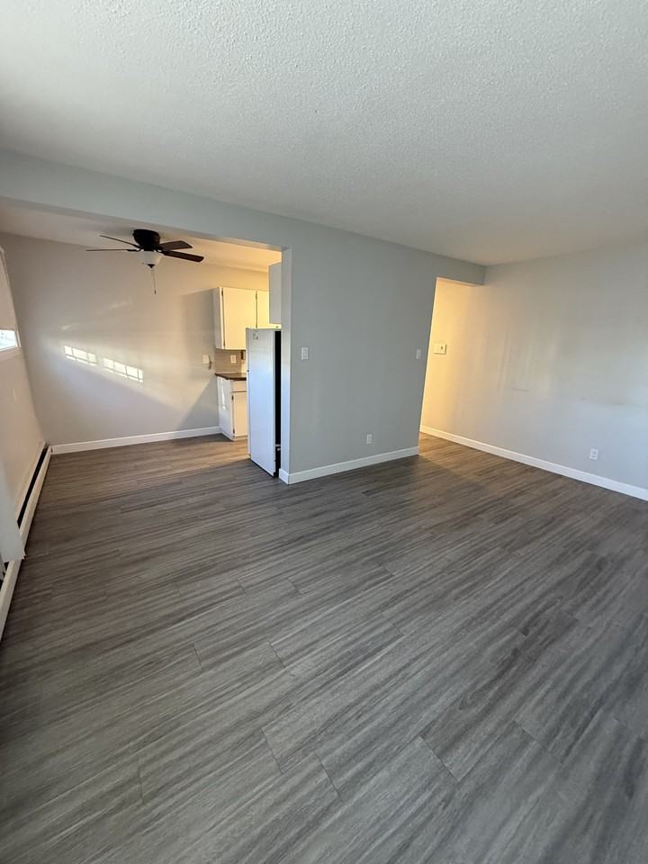 Pinecrest Manor LIMITED TIME: 1 MONTH FREE + FREE EARLY MOVE - Photo 5 of 18