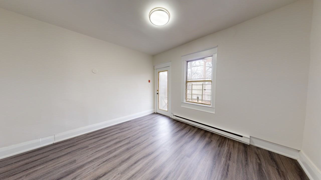 1065 Bathurst St - Photo 3 of 31