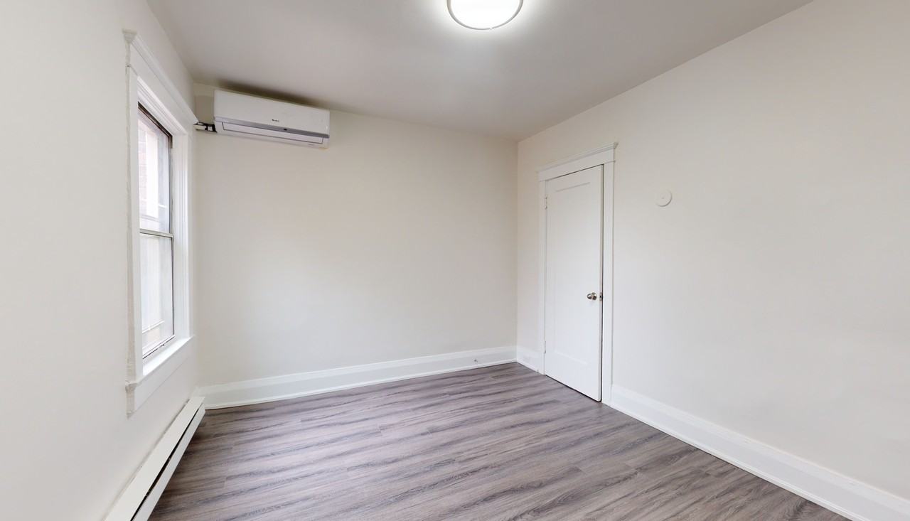 1065 Bathurst St - Photo 5 of 31