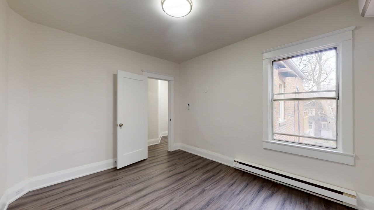 1065 Bathurst St - Photo 6 of 31