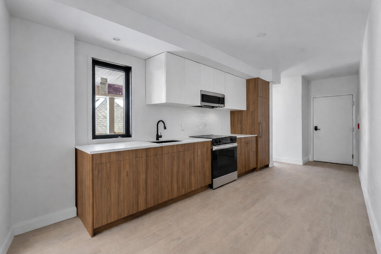 77 Florence - Photo 2 of 12