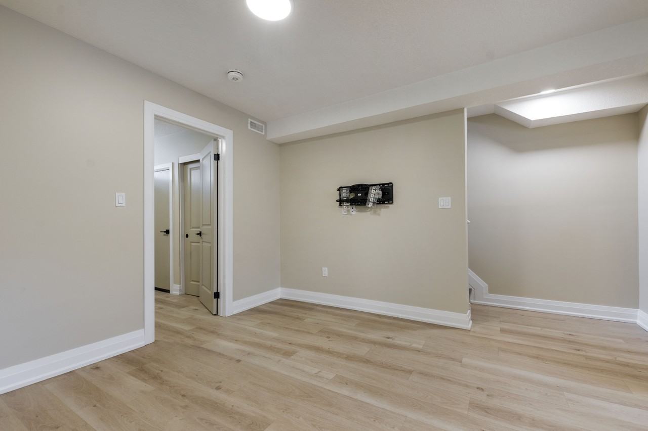 The Row - Photo 5 of 19