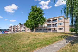 featured image of 21 Pioneer Dr