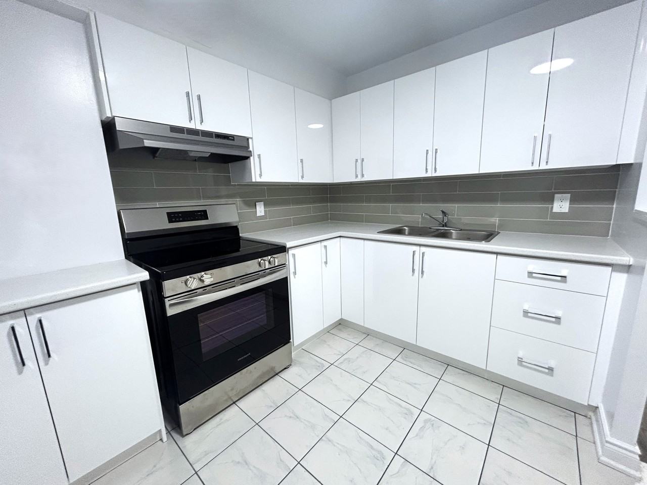 Pioneer Apartments - Photo 5 of 9