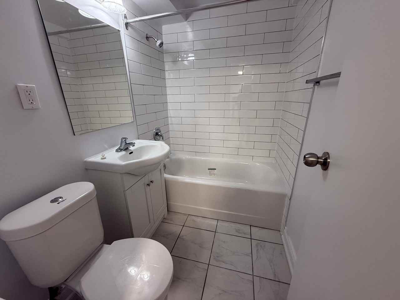 Surrey Place Apartments - Photo 6 of 24