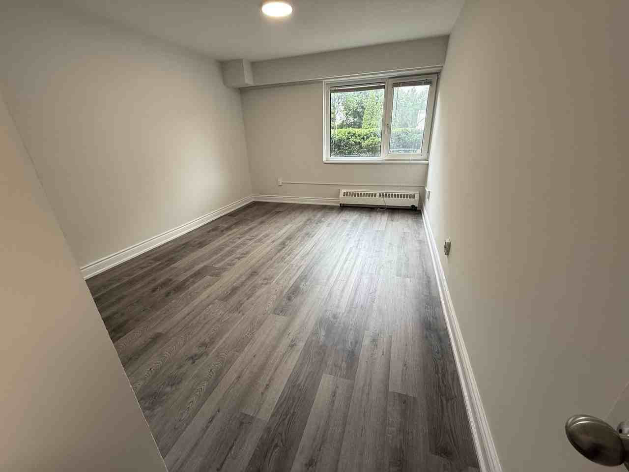 Surrey Place Apartments - Photo 7 of 24