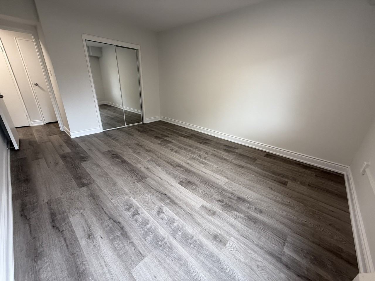 Surrey Place Apartments - Photo 7 of 23