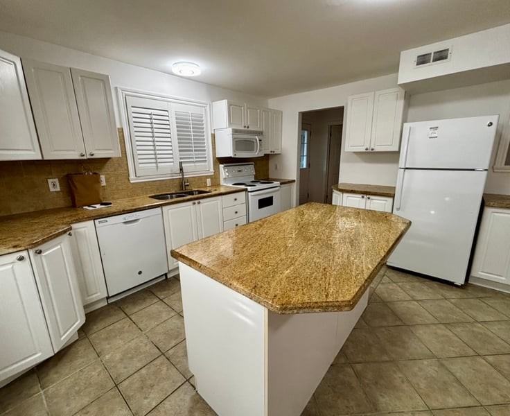 225 Cobourg Street Unit 2 - Photo 4 of 11