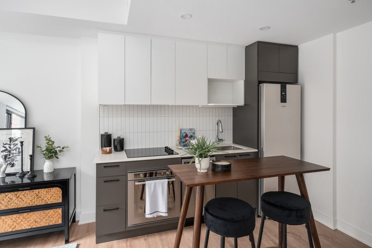 GRIFFIN SQUARE Condo Rentals - Photo 7 of 50